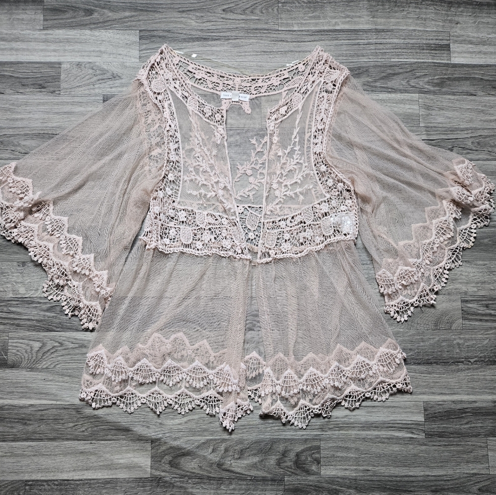 CoCo + Jaimeson Beautiful Lacy Crochet Kimono
